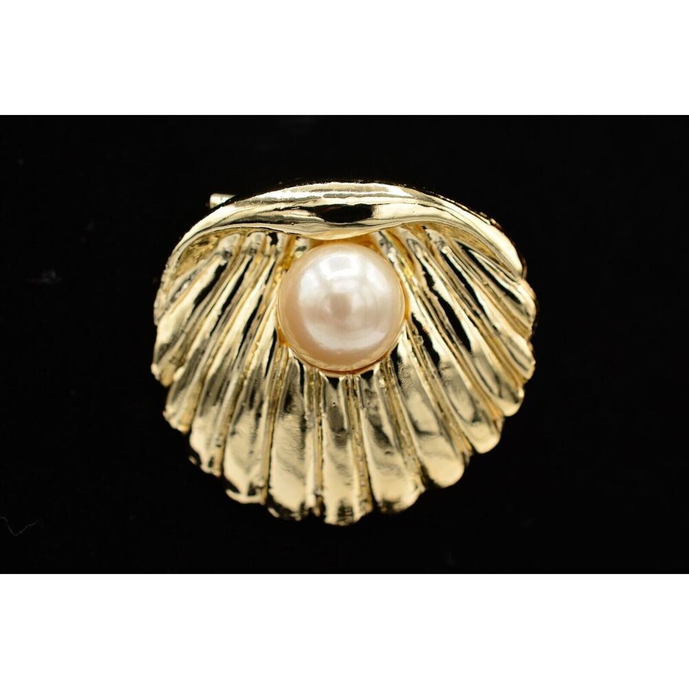 Vintage White Pearl in Shell Pin Brooch Gold Tone Beach Summer 1"  1990s Bin5A